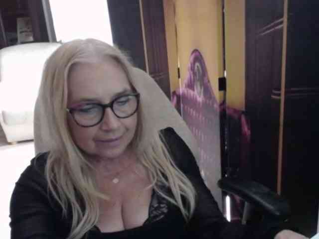 Model: BlondeSofia