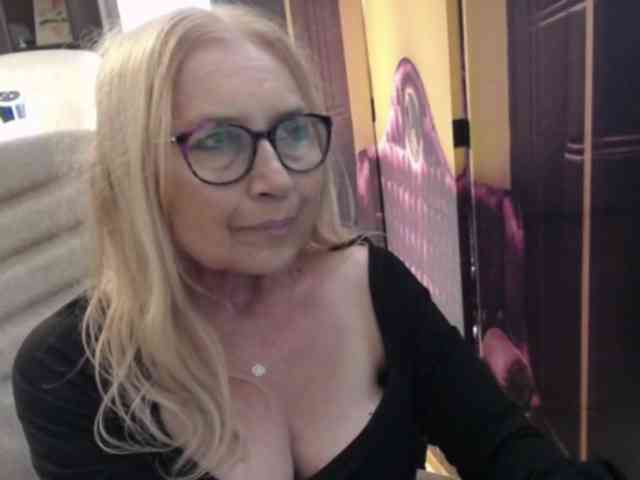 Model: BlondeSofia