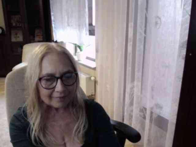 BlondeSofia webcam