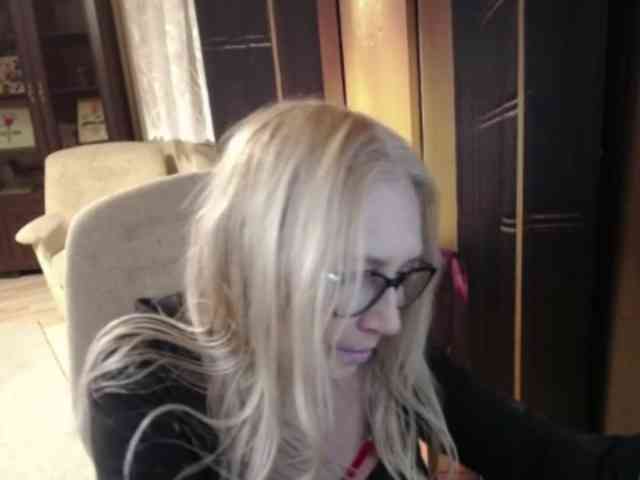BlondeSofia webcam