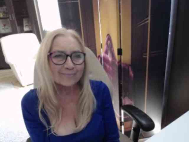BlondeSofia webcam