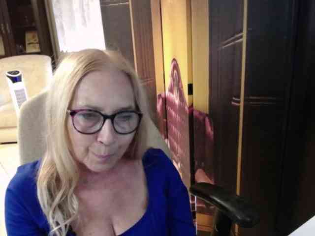 BlondeSofia webcam