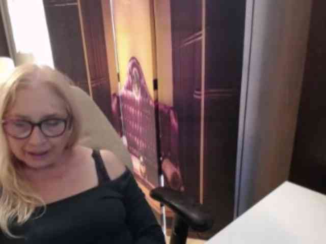 BlondeSofia webcam