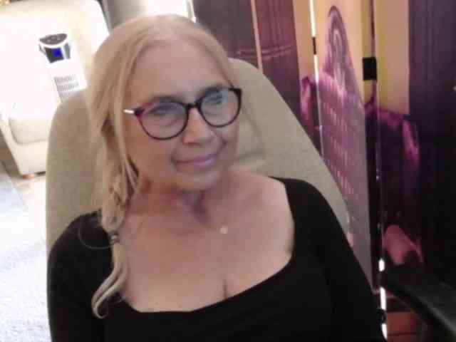 BlondeSofia webcam