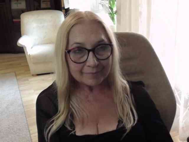 BlondeSofia webcam