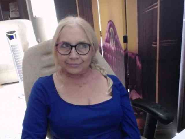 BlondeSofia webcam