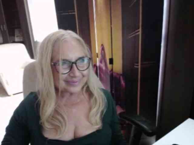 BlondeSofia webcam
