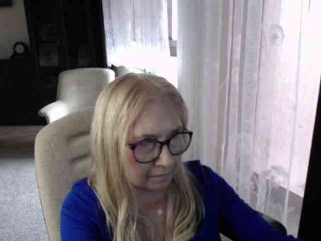 BlondeSofia webcam