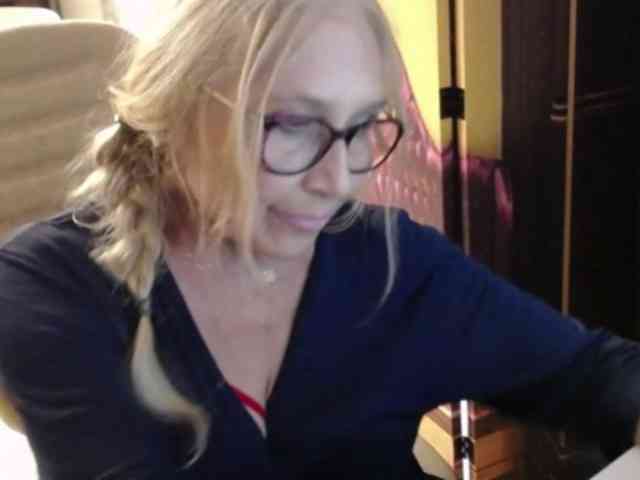 BlondeSofia webcam