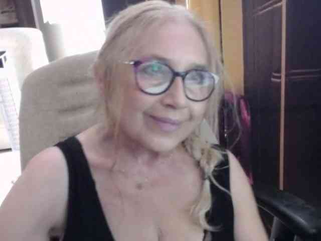 BlondeSofia webcam