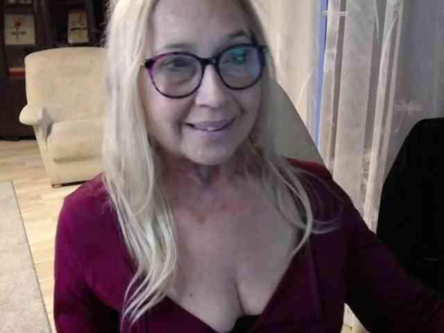 BlondeSofia webcam