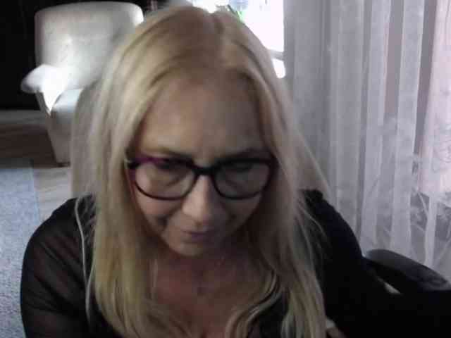 BlondeSofia webcam