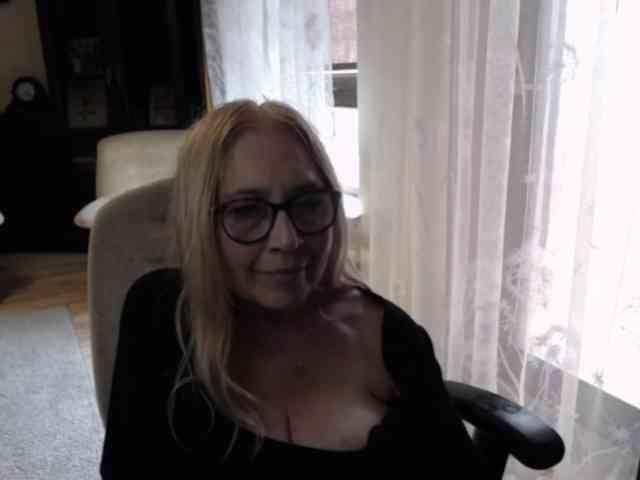 BlondeSofia webcam