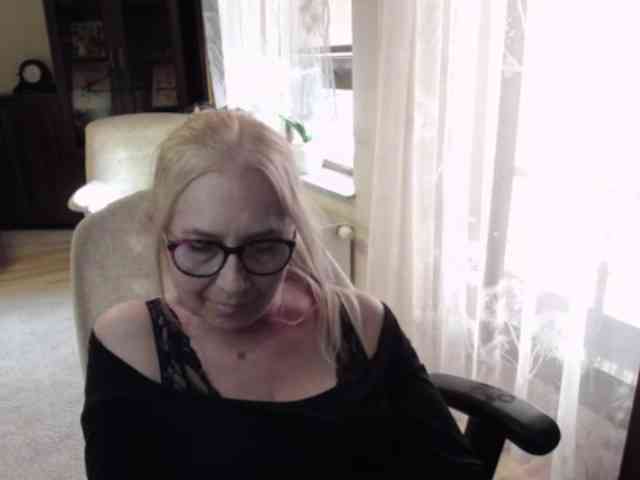 BlondeSofia webcam