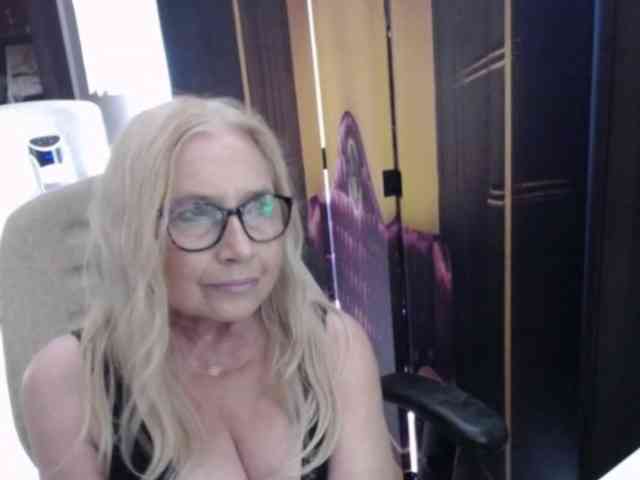 Model: BlondeSofia
