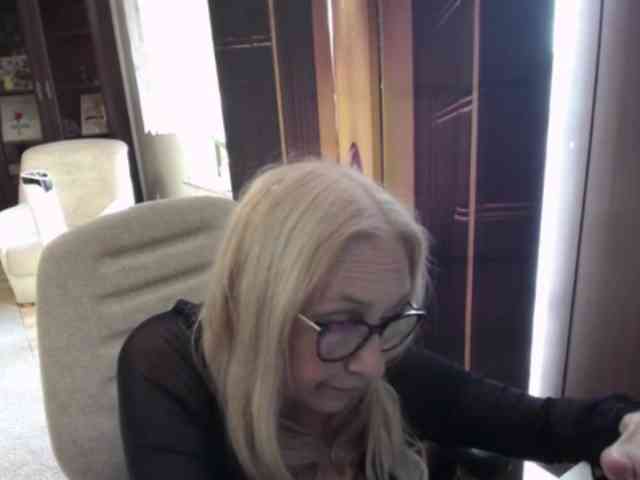 BlondeSofia webcam