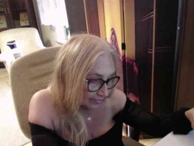 BlondeSofia webcam