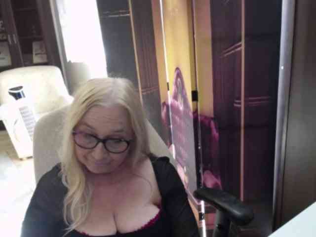 BlondeSofia webcam