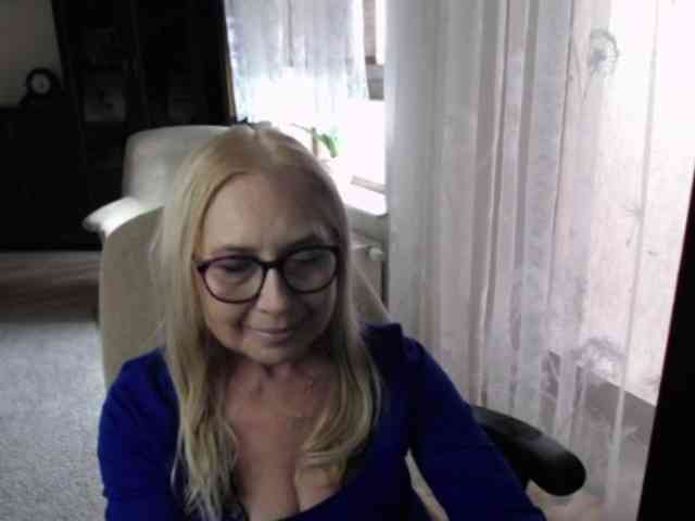 BlondeSofia webcam