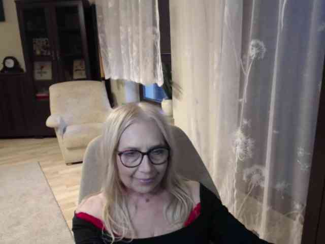 BlondeSofia webcam