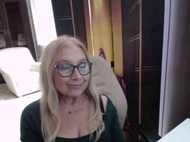 BlondeSofia webcam