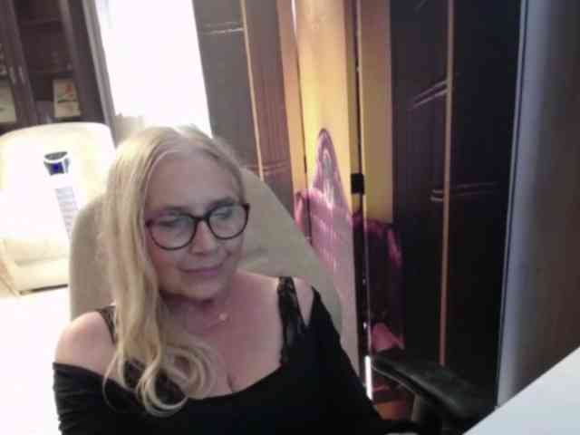 BlondeSofia webcam