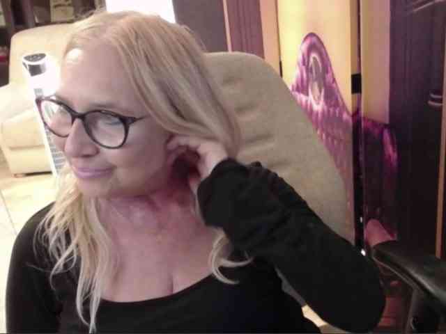 BlondeSofia webcam