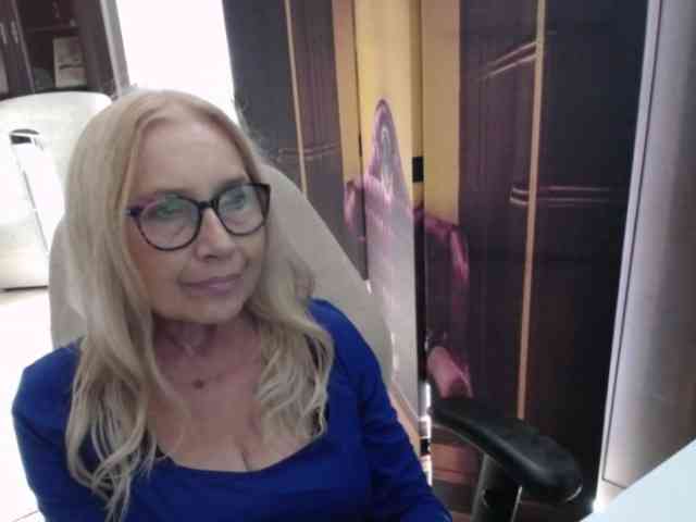 Model: BlondeSofia