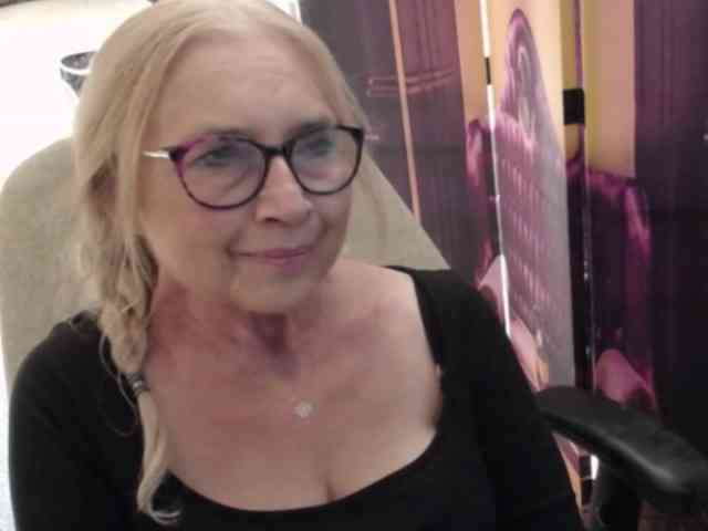 BlondeSofia webcam