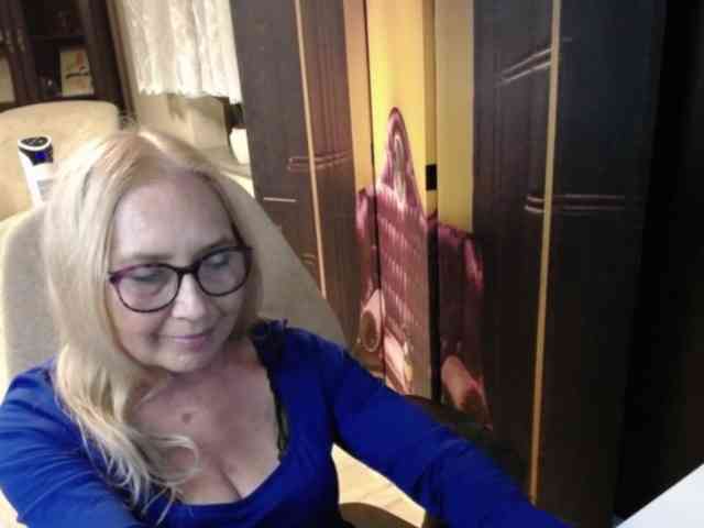 BlondeSofia webcam