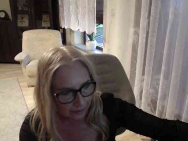 BlondeSofia webcam