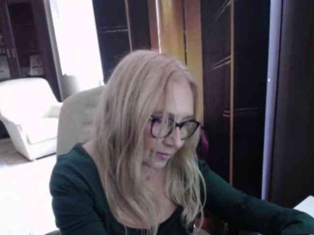 BlondeSofia webcam