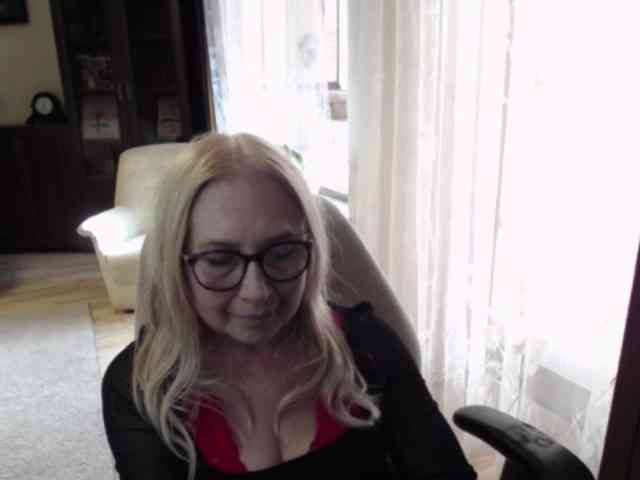 BlondeSofia webcam