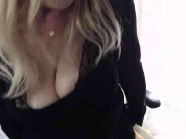 BlondeSofia webcam
