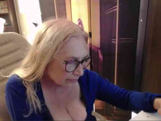 BlondeSofia webcam