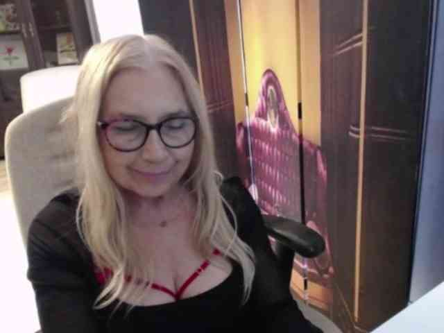 BlondeSofia webcam