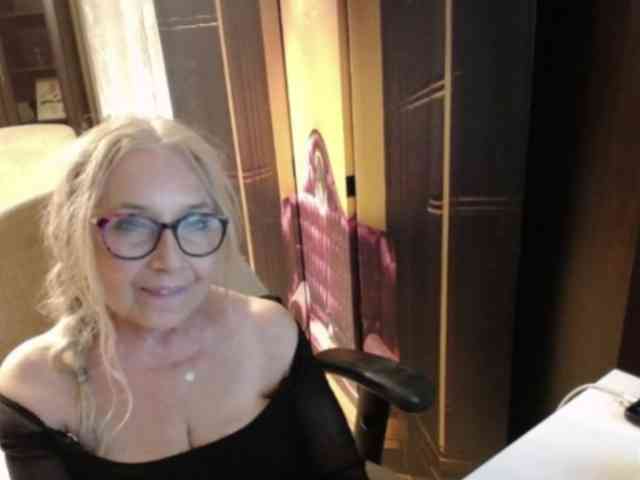 Model: BlondeSofia