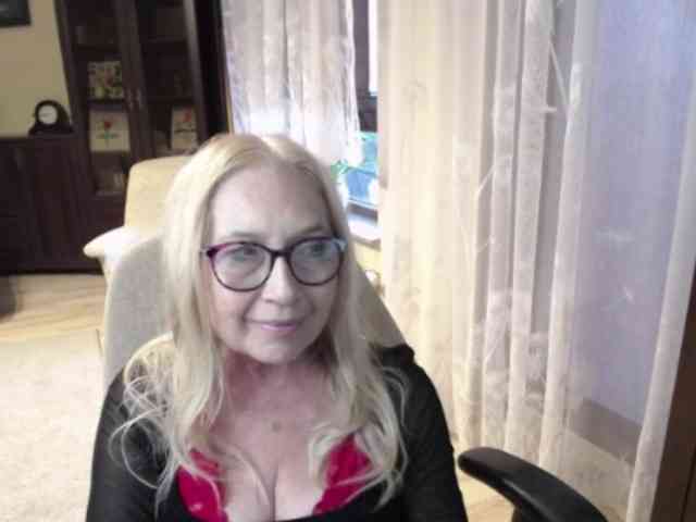 BlondeSofia webcam