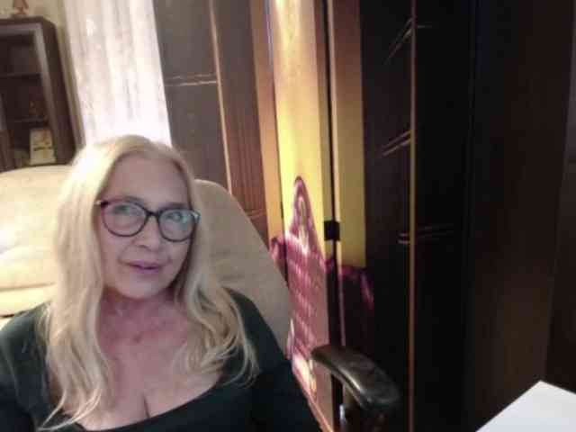 BlondeSofia webcam