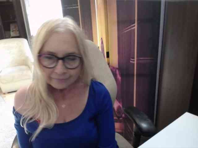 BlondeSofia webcam