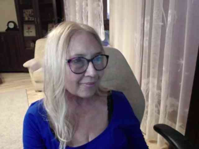 BlondeSofia webcam
