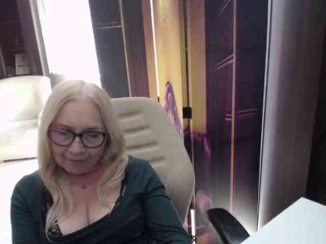 BlondeSofia webcam