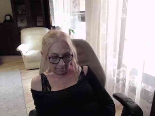 BlondeSofia webcam