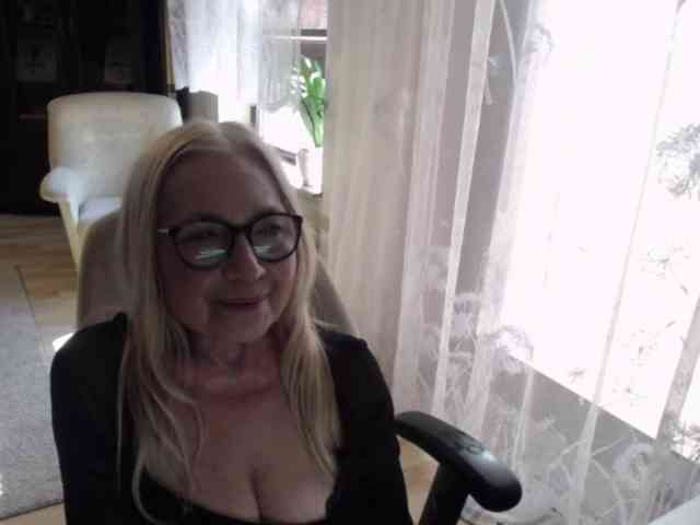 BlondeSofia webcam