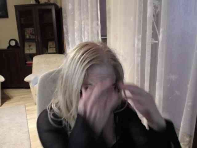 BlondeSofia webcam