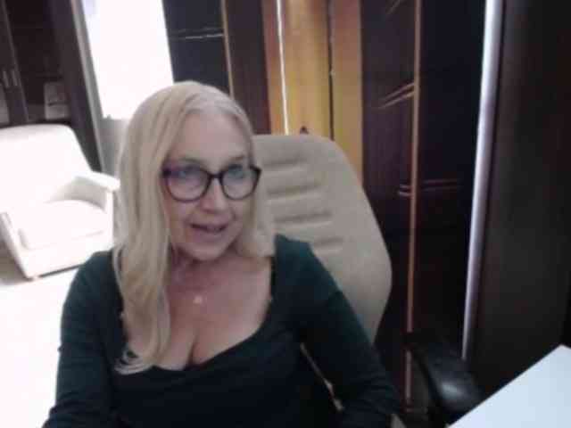 BlondeSofia webcam