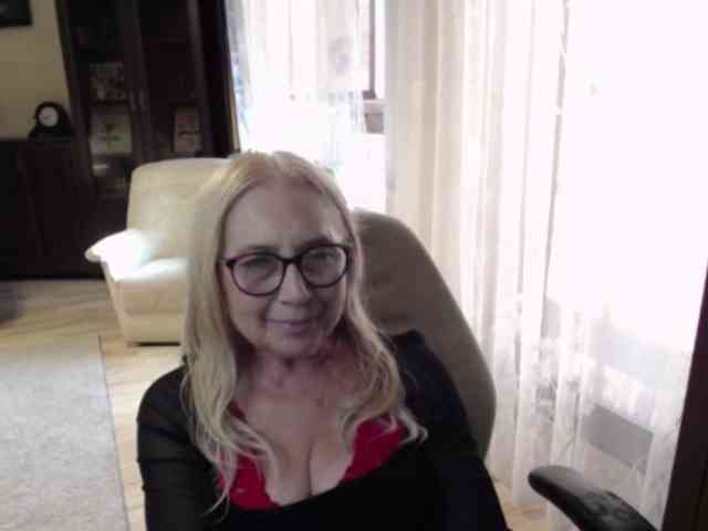 BlondeSofia webcam