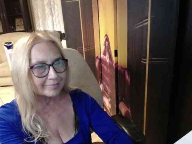 BlondeSofia webcam