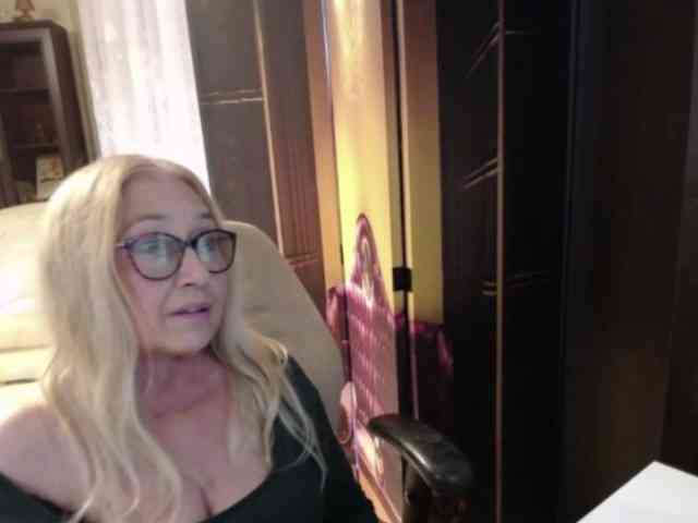 BlondeSofia webcam
