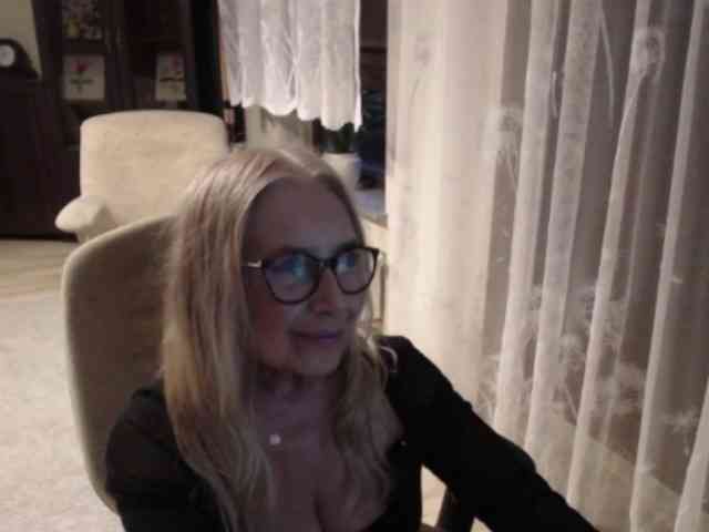 BlondeSofia webcam